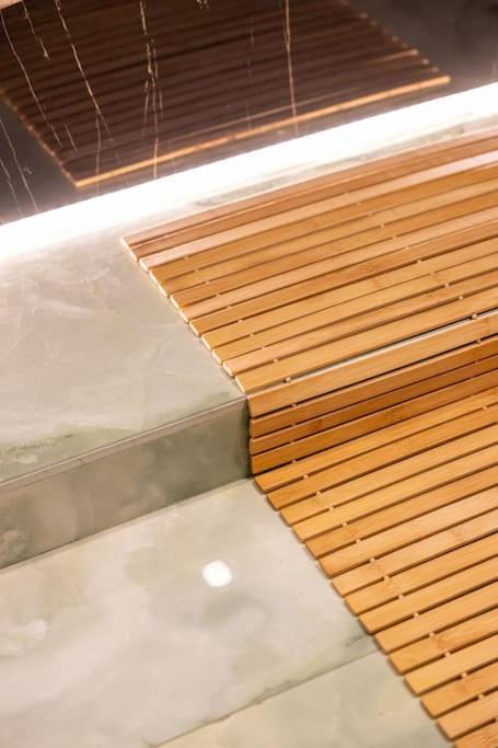 Smaragdi Luxury Jacuzzi Apartment Noho Premium Living Atena Exterior foto