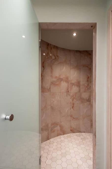 Smaragdi Luxury Jacuzzi Apartment Noho Premium Living Atena Exterior foto