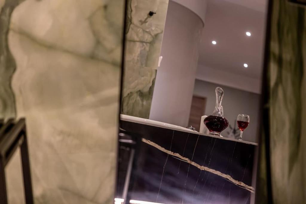 Smaragdi Luxury Jacuzzi Apartment Noho Premium Living Atena Exterior foto