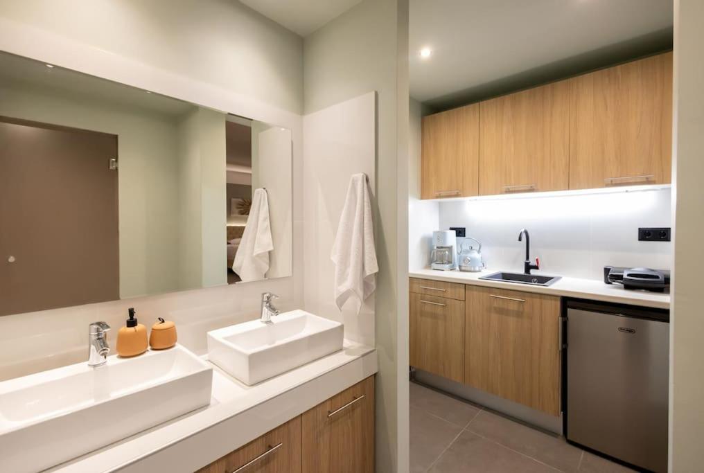 Smaragdi Luxury Jacuzzi Apartment Noho Premium Living Atena Exterior foto